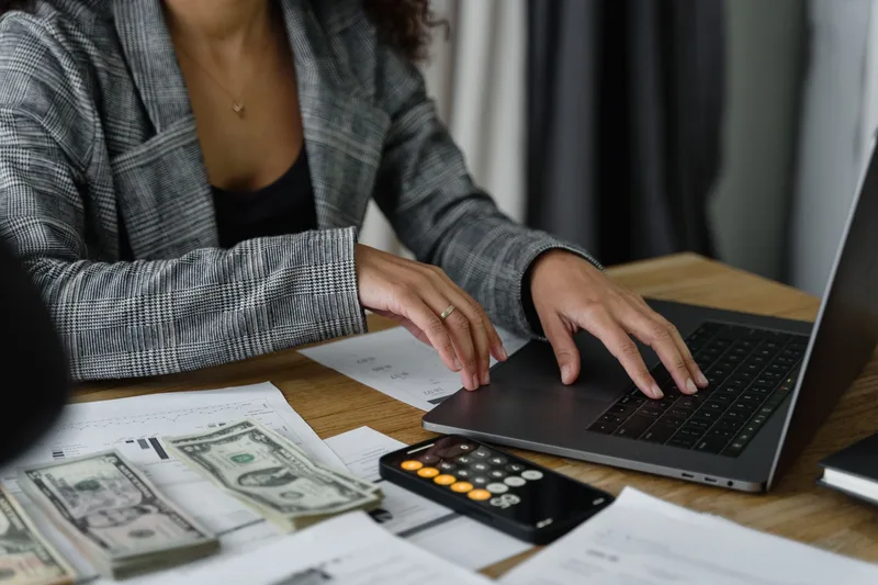 Cost calculator showing iPay88 monthly fees at 500, 1000, and 2000 transactions per month using FPX, e-wallet, and credit card payment methods in MYR