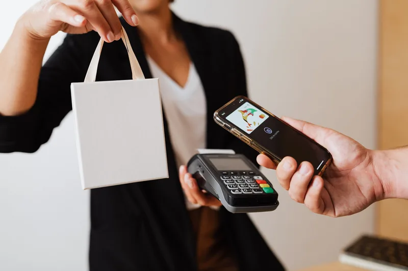 UAE customer using smartphone for contactless payment at an ecommerce checkout
