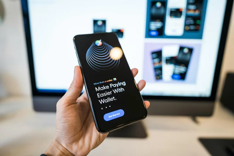 Philippine e-wallet apps including GCash, Maya, GrabPay, and ShopeePay on a smartphone screen